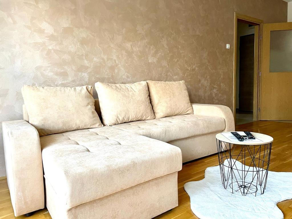 Naki Apartmani Подгорица Экстерьер фото