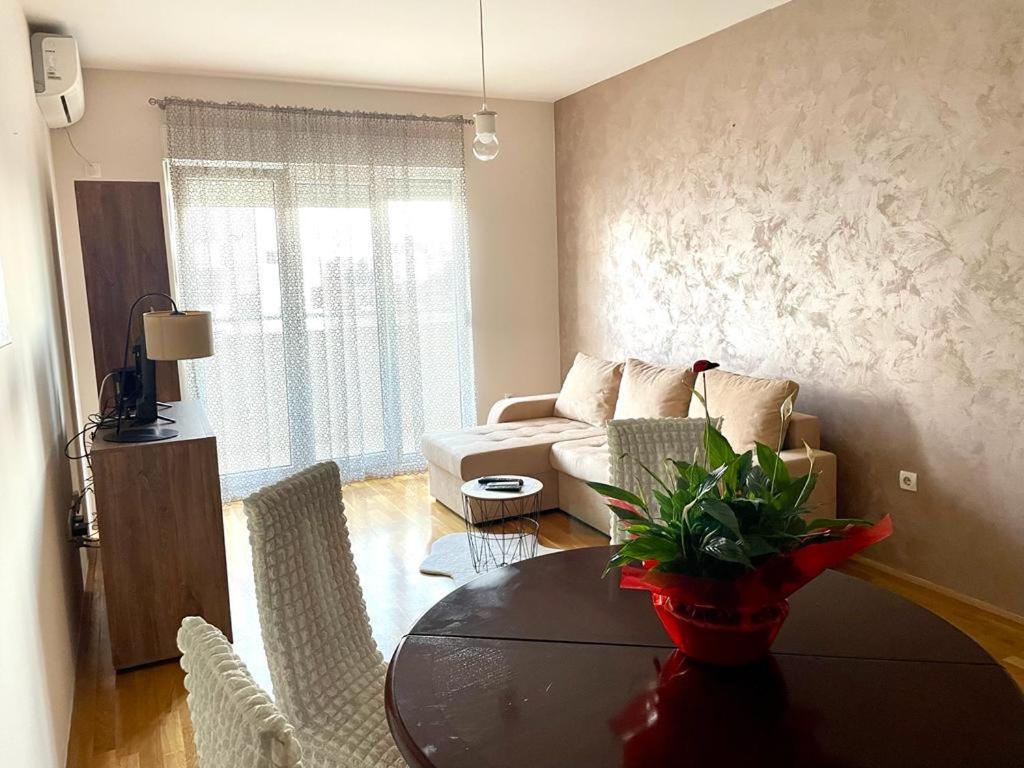 Naki Apartmani Подгорица Экстерьер фото
